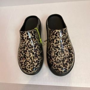 OOFOS Women’s Limited Leopard Oocloog Clog Shoe NWT